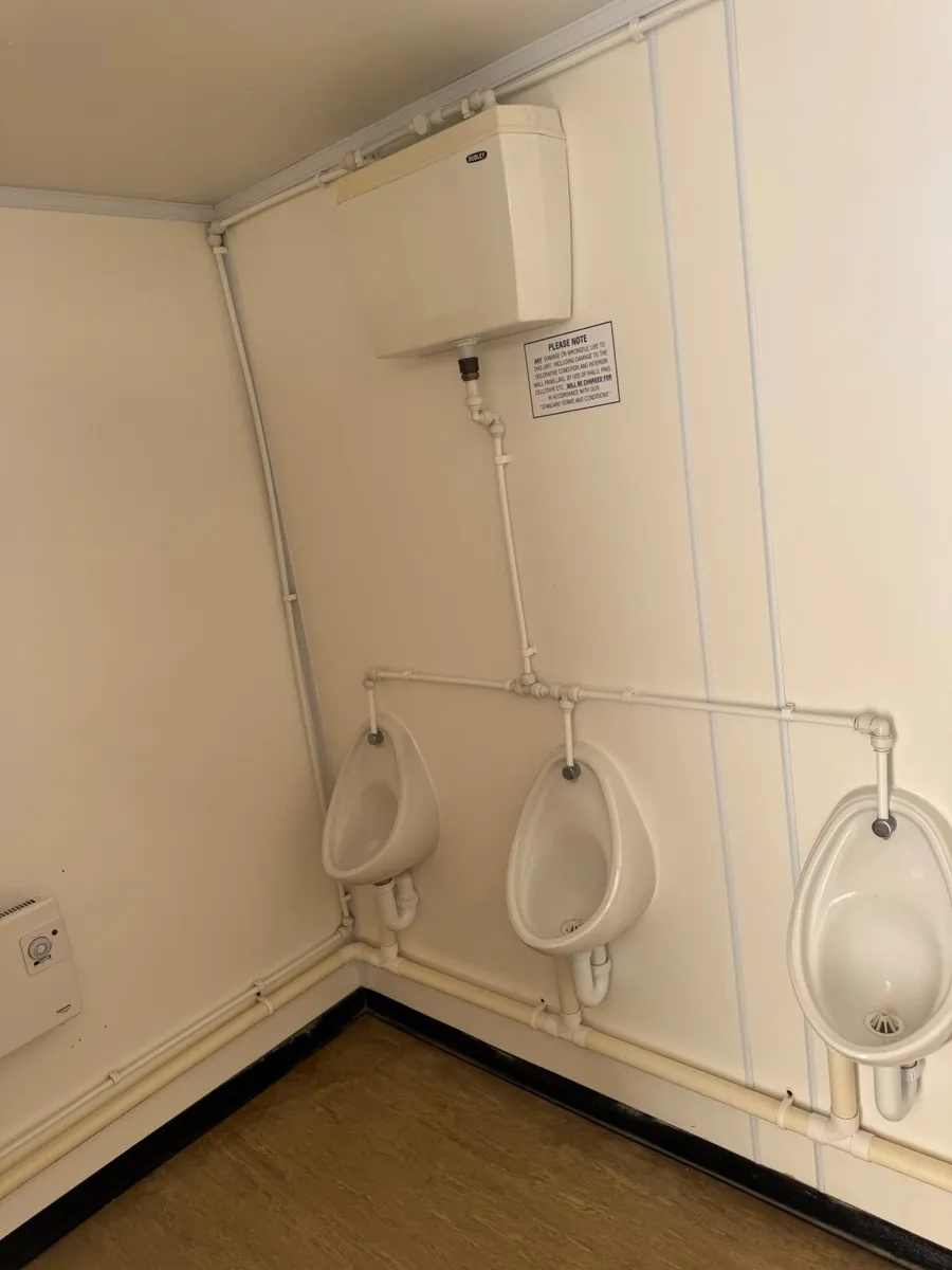 Toilet block 16’ 3+1 - Image 2