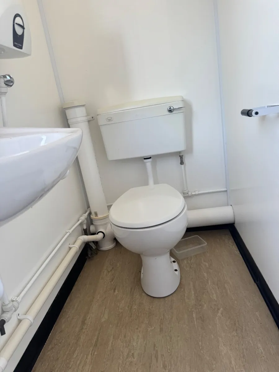 Toilet block 16’ 3+1 - Image 3
