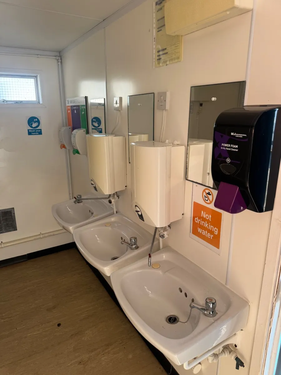 Toilet block 16’ 3+1 - Image 4
