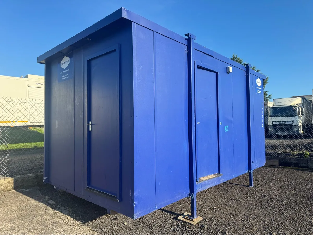 Toilet block 16’ 3+1 - Image 1