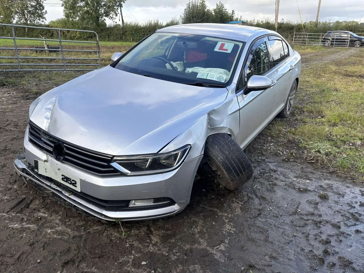 Volkswagen Passat (crashed ) - Image 1