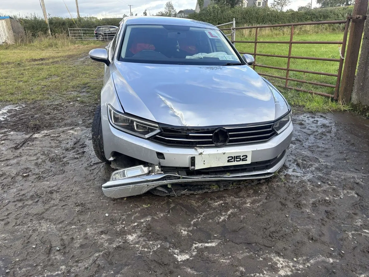 Volkswagen Passat (crashed ) - Image 3