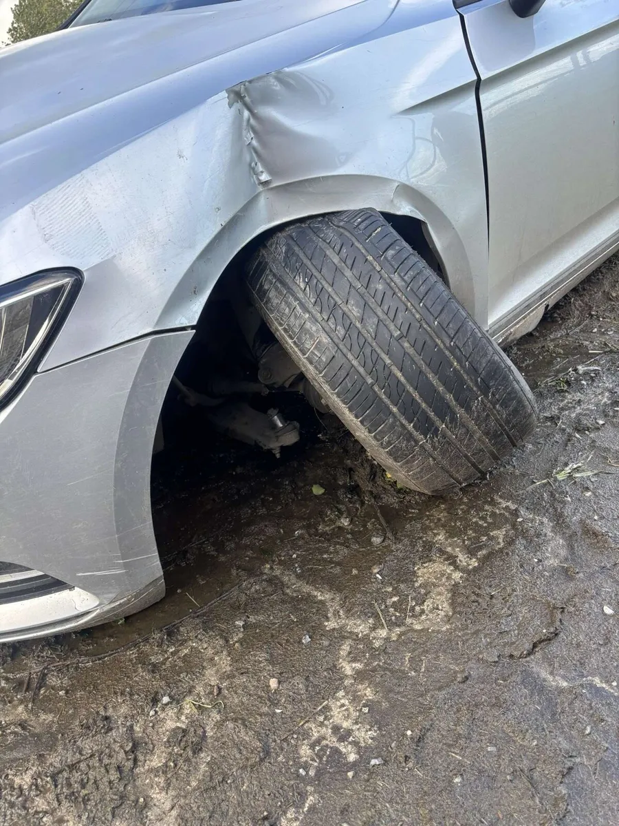 Volkswagen Passat (crashed ) - Image 4