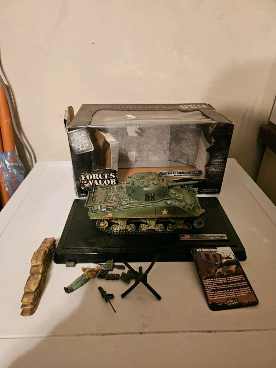 Corgi Forces of Valor American WW2 Sherman Tank 1. - Image 1
