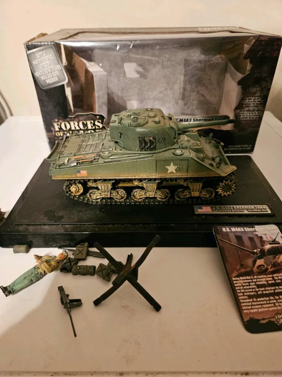 Corgi Forces of Valor American WW2 Sherman Tank 1. - Image 2