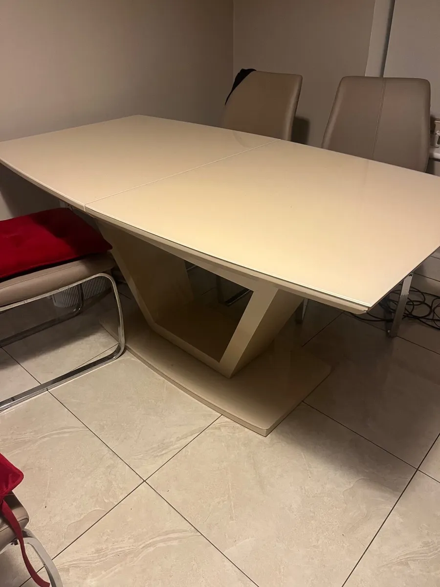 Kitchen Table and chairs - Image 2