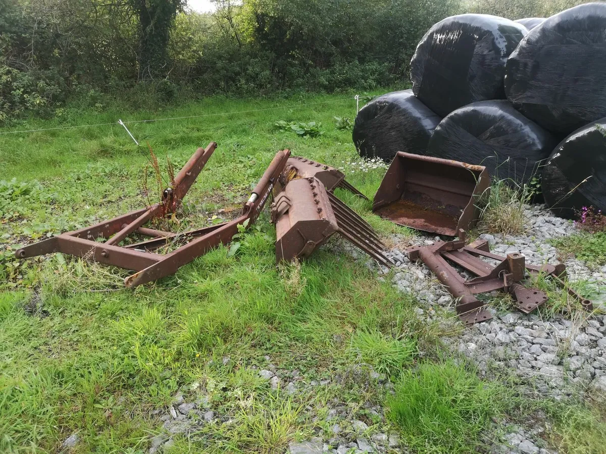 Front loader - Image 1