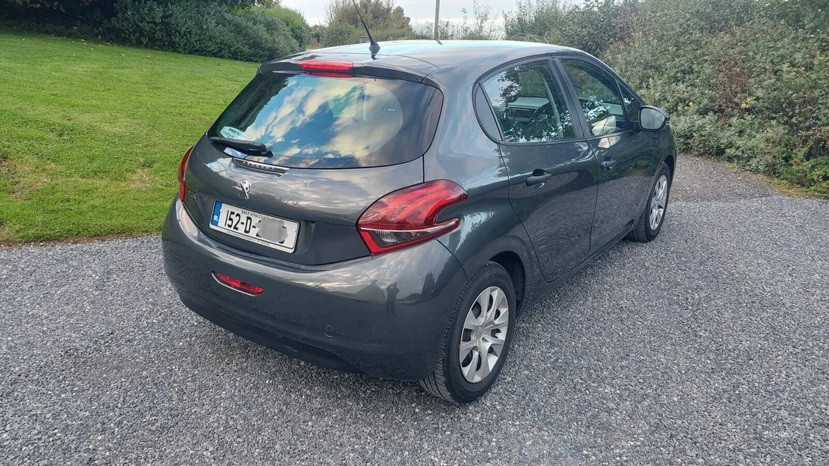 Peugeot 208 - Image 2