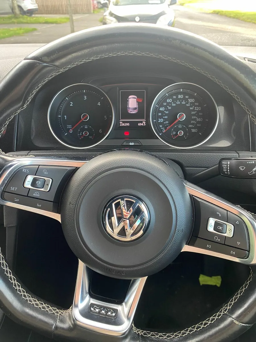GOLF GTD 141 2.0 - Image 3