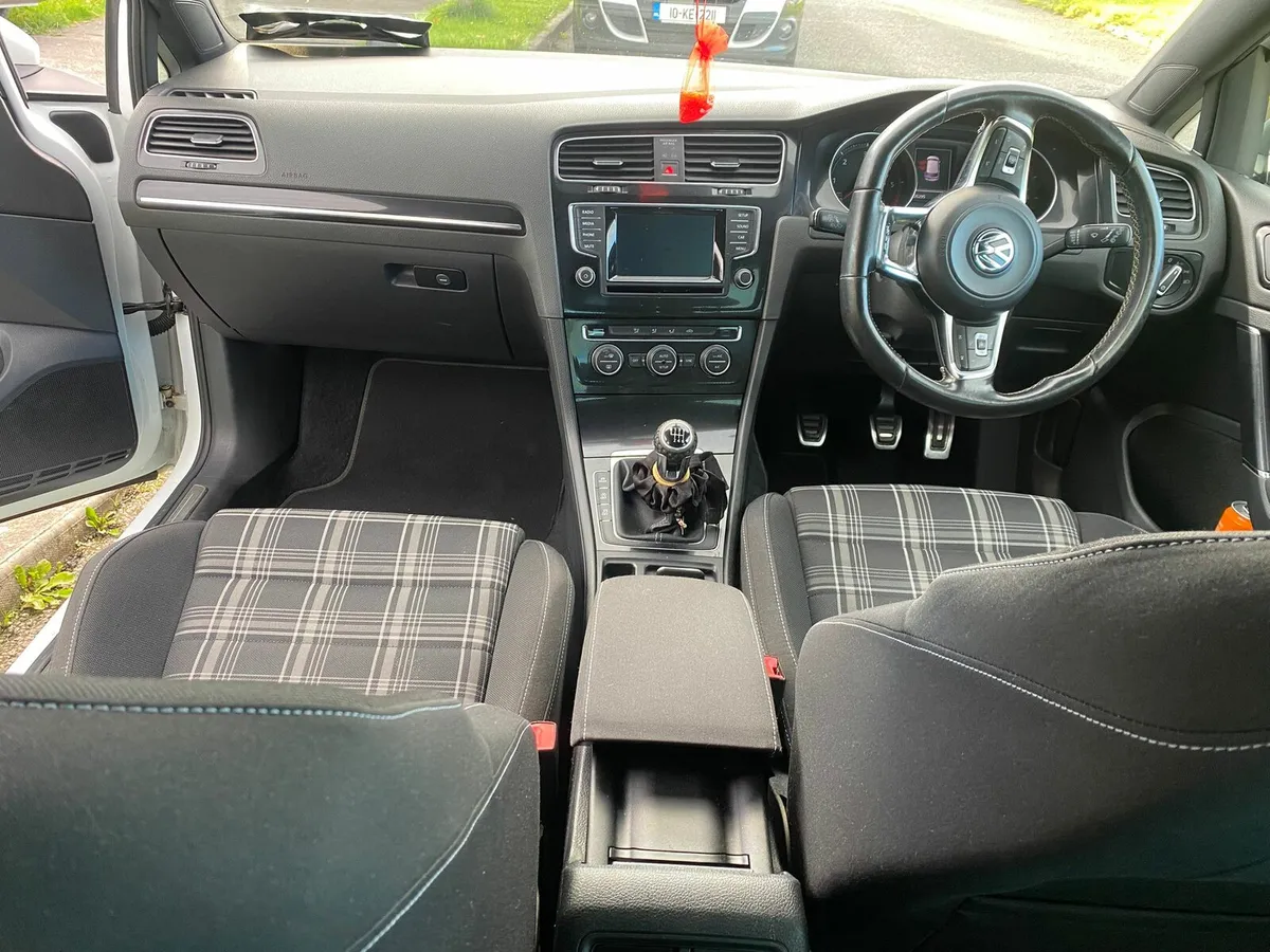 GOLF GTD 141 2.0 - Image 4