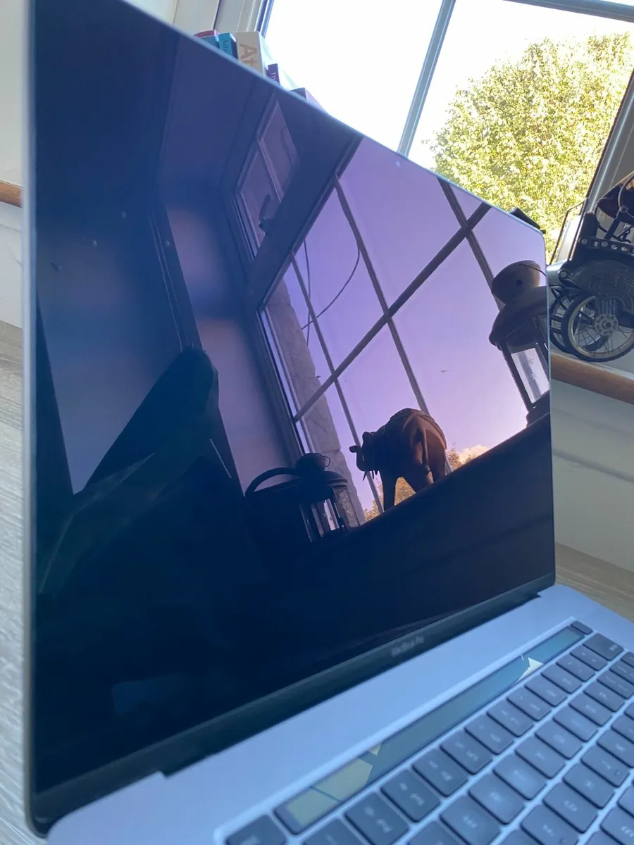 Apple MacBook Pro 16inch (2019) i7 | 16GB | 512GB - Image 3