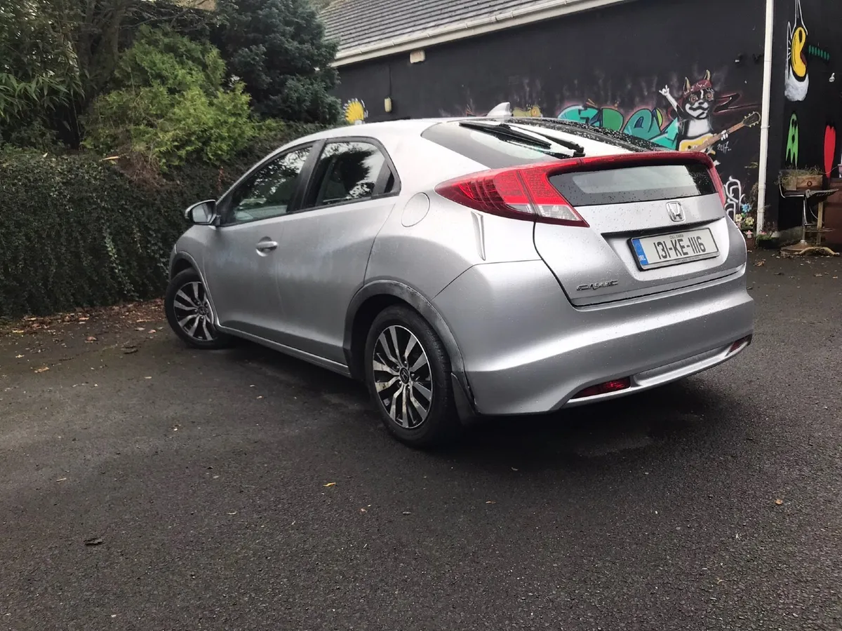 Honda Civic 2013 - Image 2