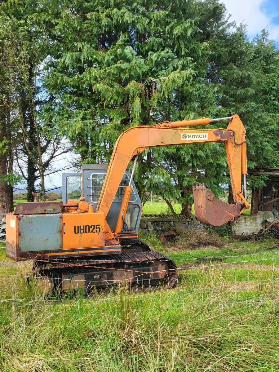 6 tonne Digger - Image 4
