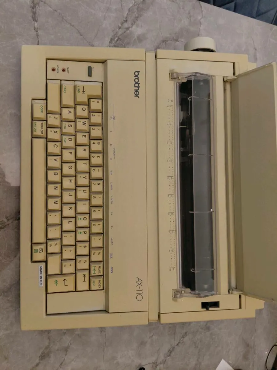 Vintage electronic typewriter. Brother AX-110 - Image 2