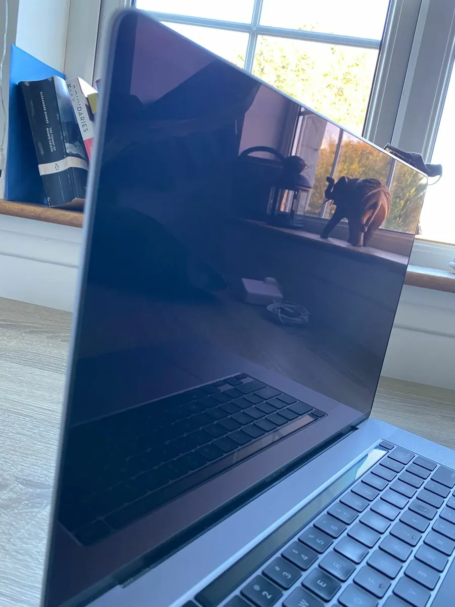 Apple MacBook Pro 16inch (2019) i7 | 16GB | 512GB - Image 3