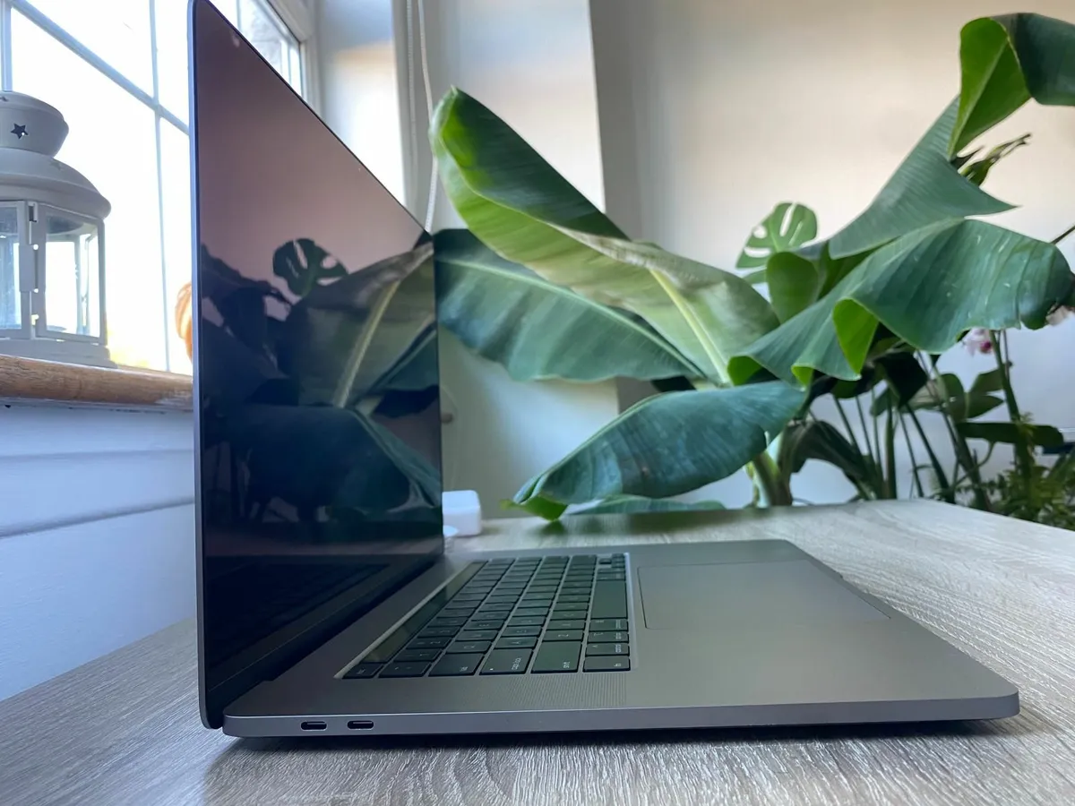 Apple MacBook Pro 16inch (2019) i7 | 16GB | 512GB - Image 4