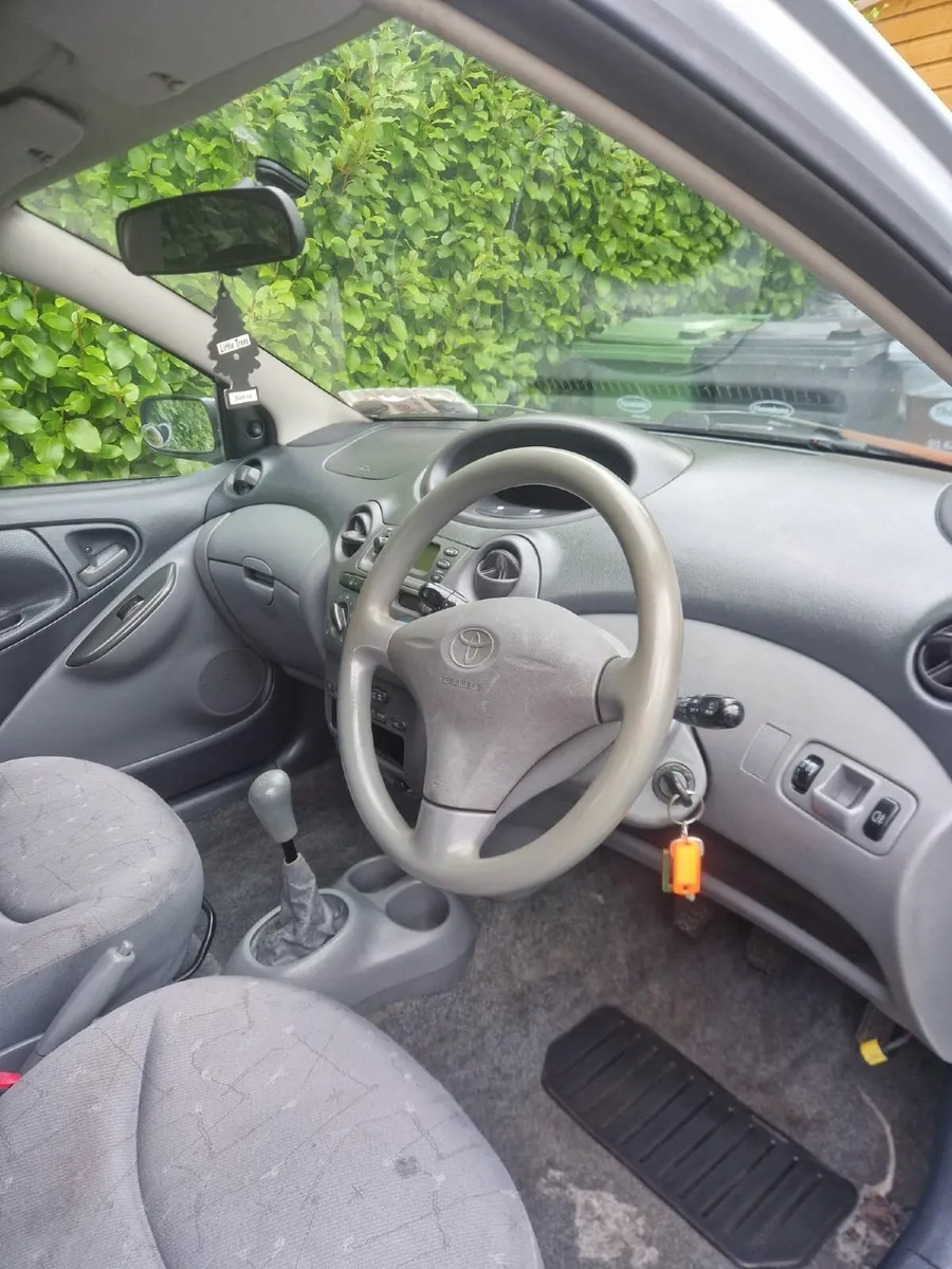 Toyota Yaris 2000 - Image 1
