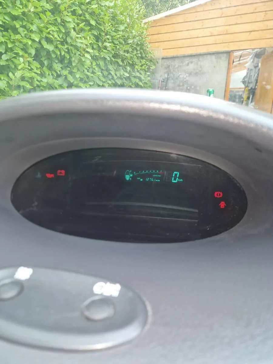 Toyota Yaris 2000 - Image 2