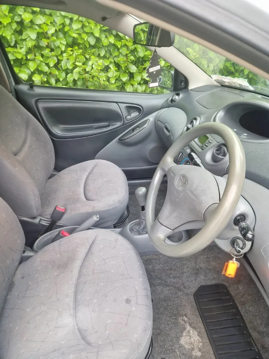 Toyota Yaris 2000 - Image 3
