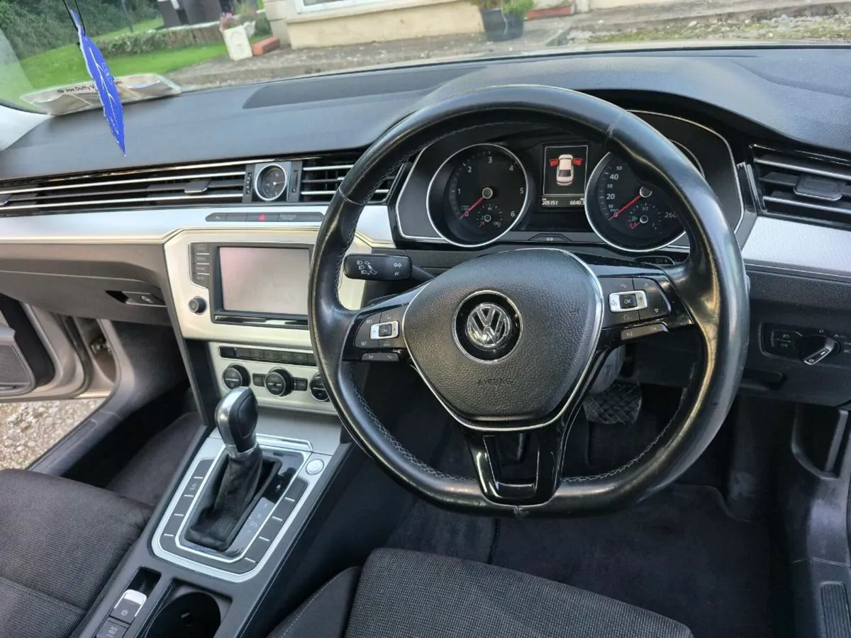 VW Passat - Image 4