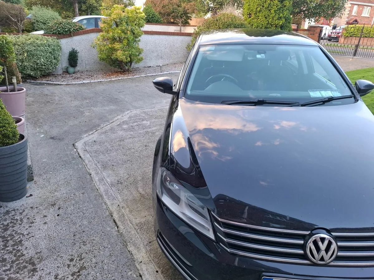 Volkswagen Passat 2012 - Image 1