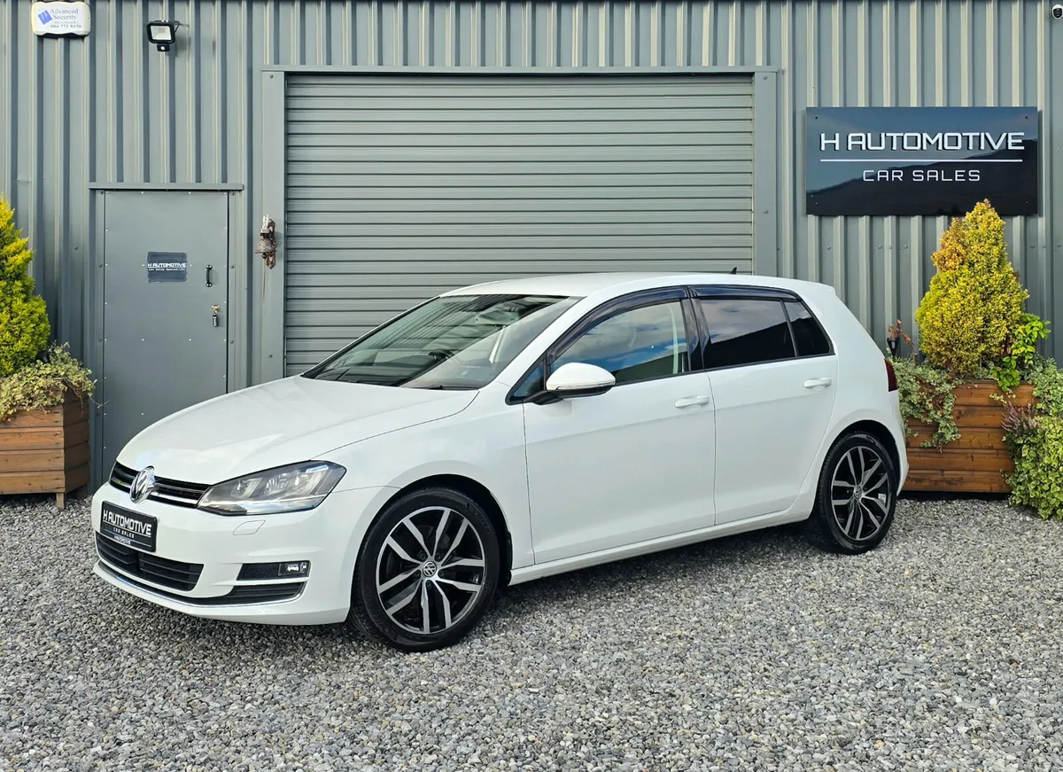 2014 VOLKSWAGEN GOLF GT HIGHLINE LOW KM - Image 1