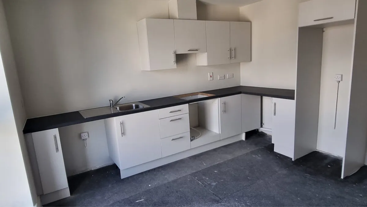 never used kitchen - Image 3