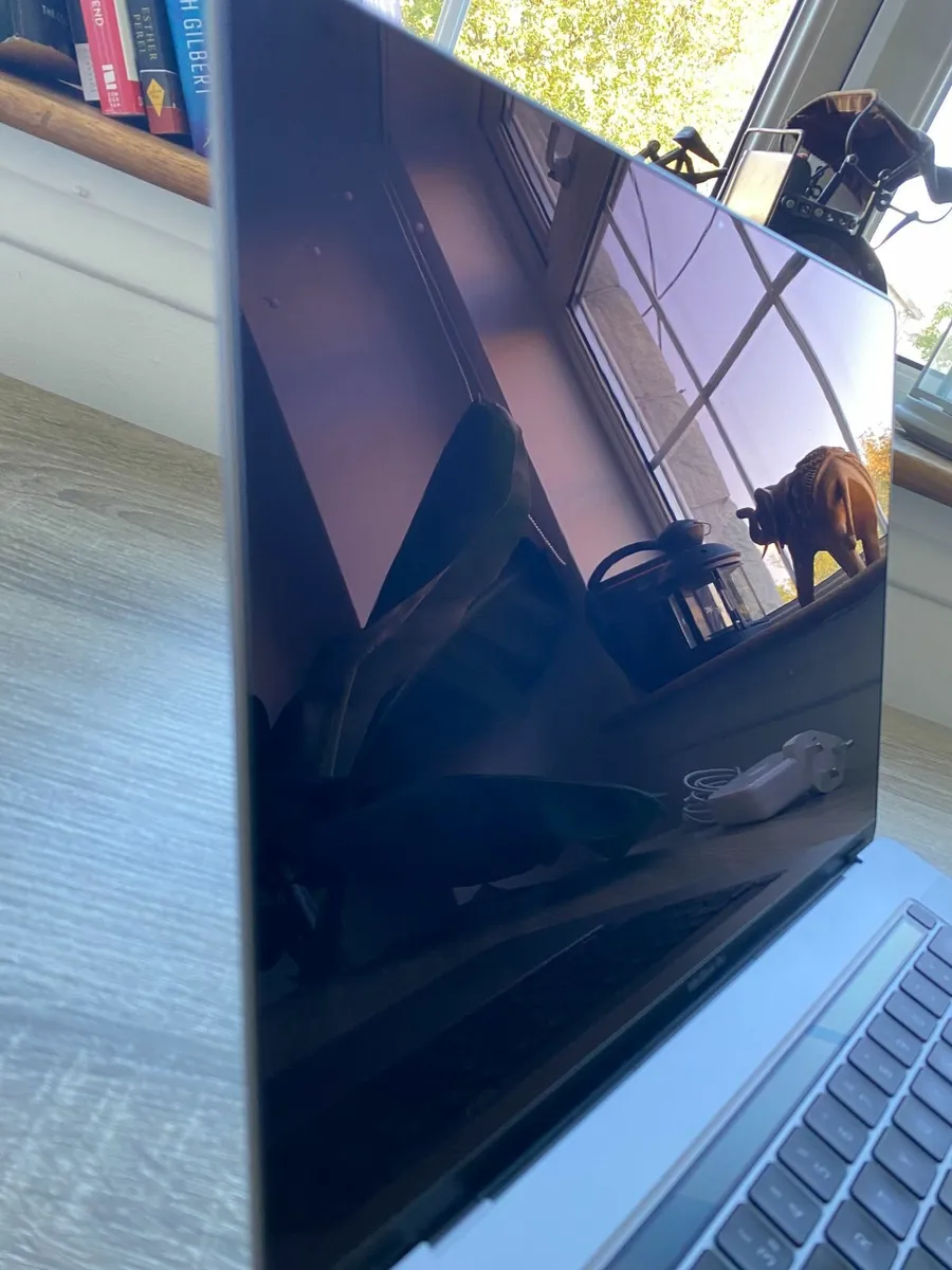 Apple MacBook Pro 16inch (2019) i7 | 32GB | 512GB - Image 3