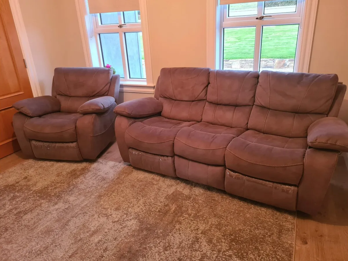 Armchair and reclining couch - Image 1