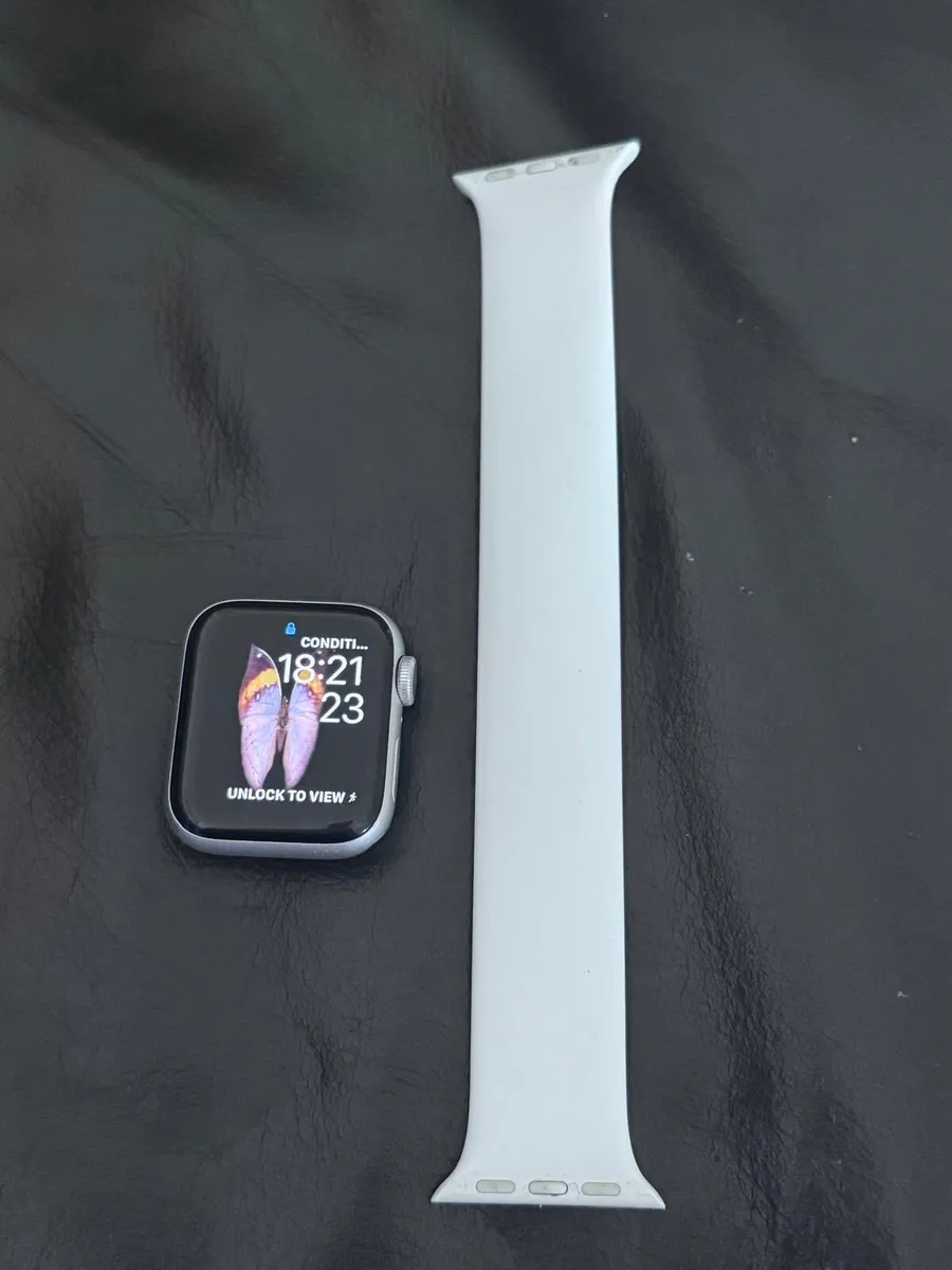 Apple Watch Series 8 - Image 2
