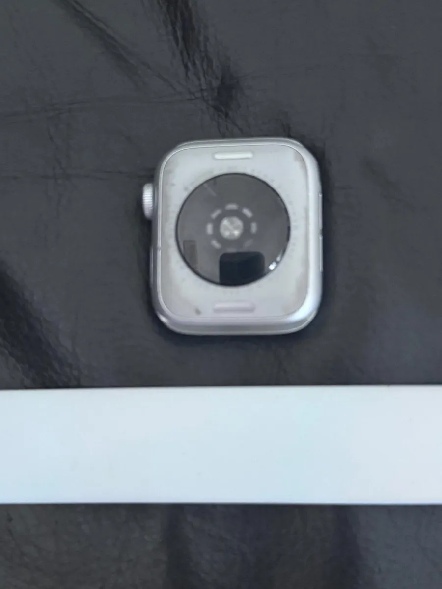 Apple Watch Series 8 - Image 3