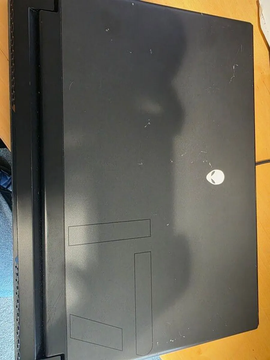 Alienware M17 R3 - Image 1