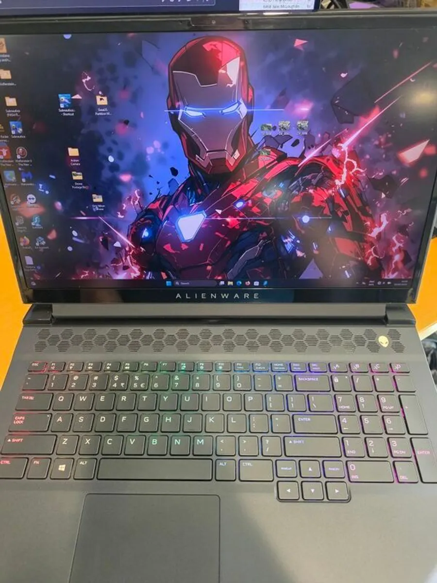 Alienware M17 R3 - Image 3