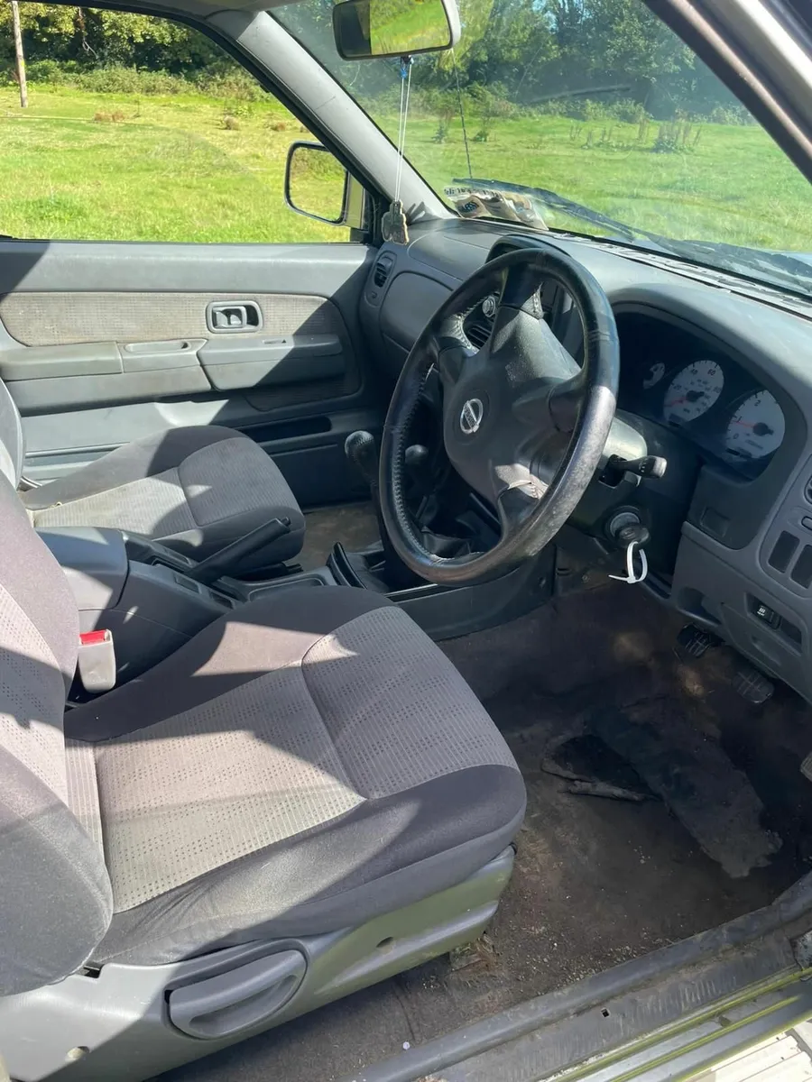 Nissan Navara 2003 - Image 2