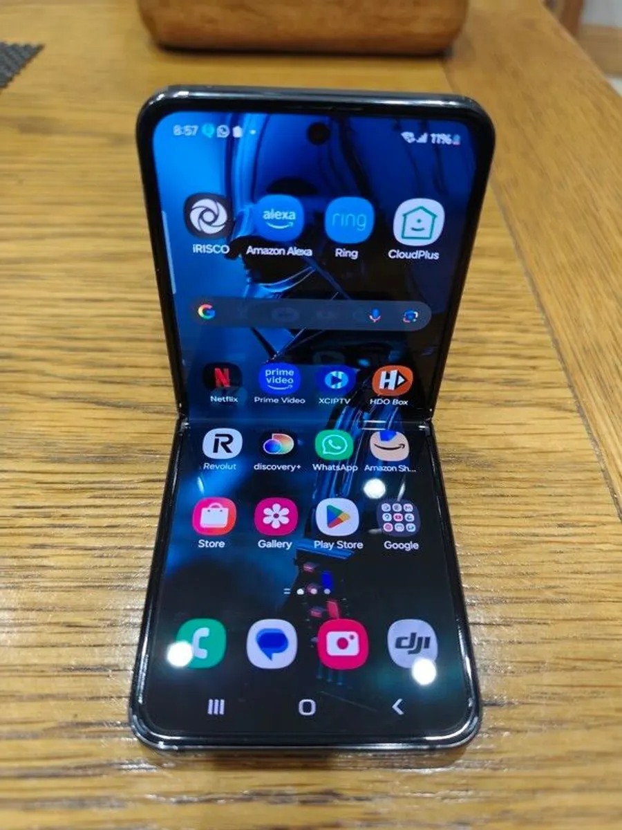 Samsung phone - Image 1