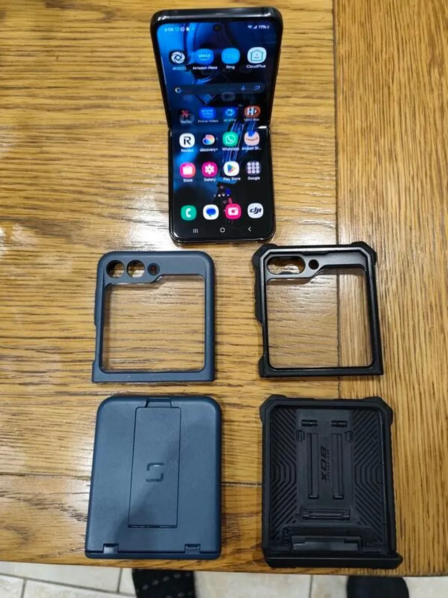 Samsung phone - Image 4