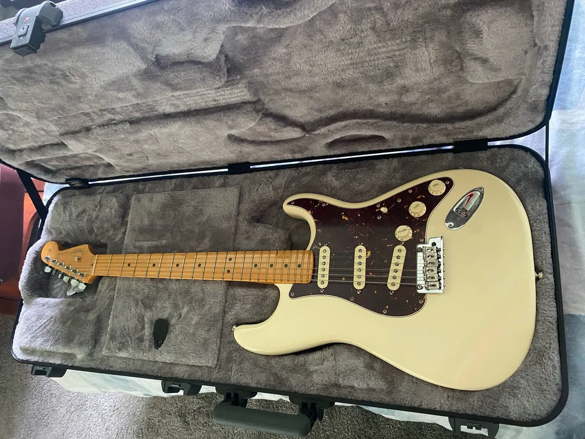 American Fender Stratocaster Professional 2 - Image 1