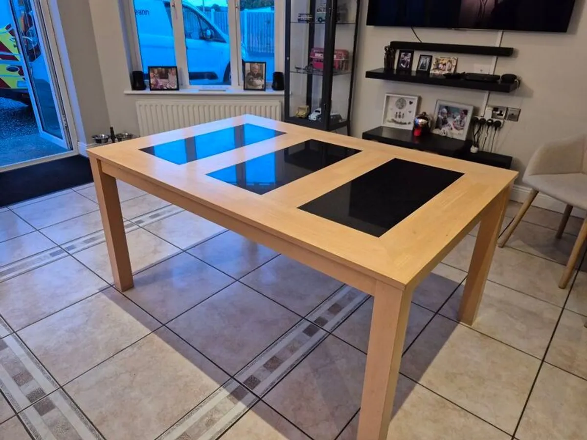 Kitchen table - Image 1