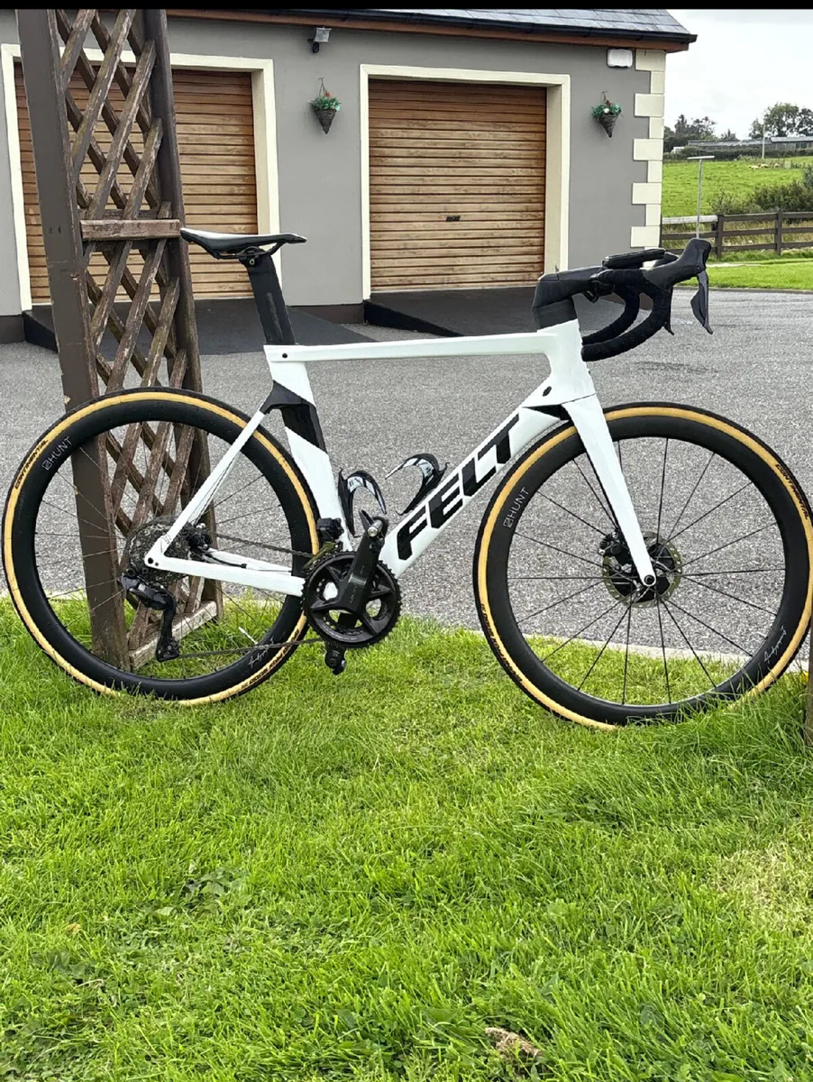 Felt AR Advanced Ultegra Di2 Carbon Road Bike - Image 1