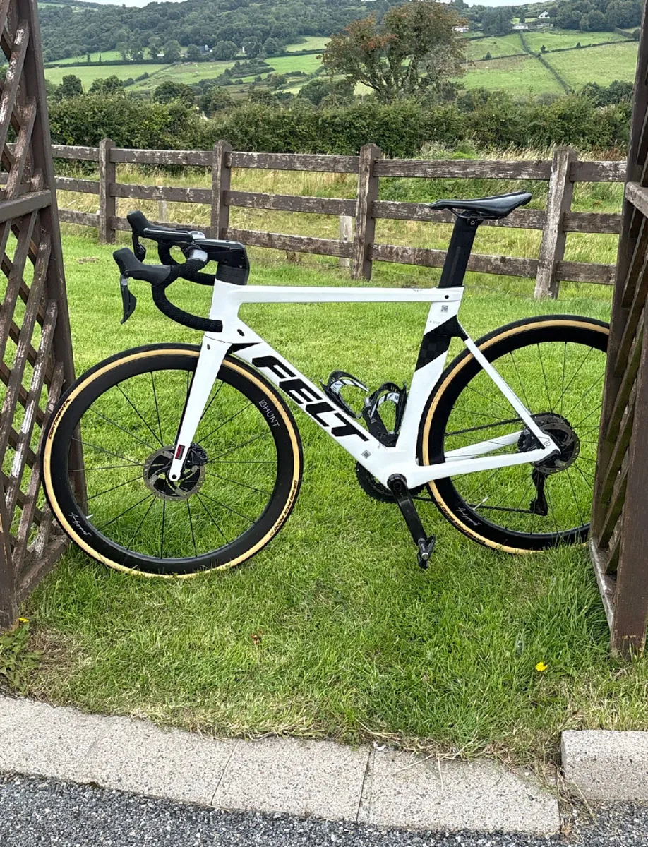 Felt AR Advanced Ultegra Di2 Carbon Road Bike - Image 2