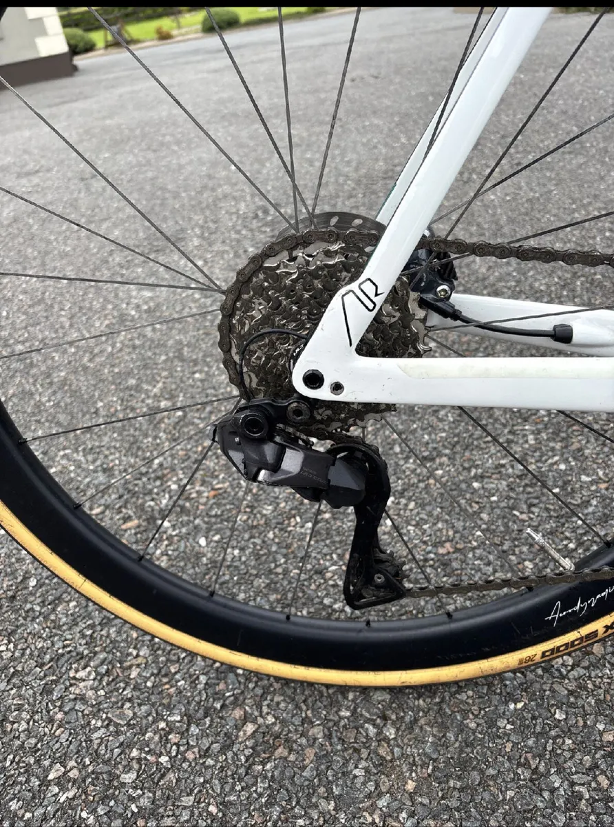 Felt AR Advanced Ultegra Di2 Carbon Road Bike - Image 3