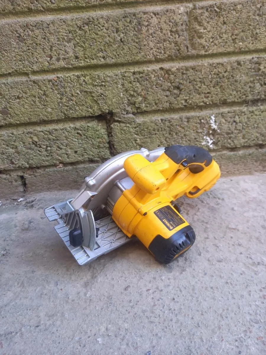 DeWalt Cordless Skilsaw - Image 2