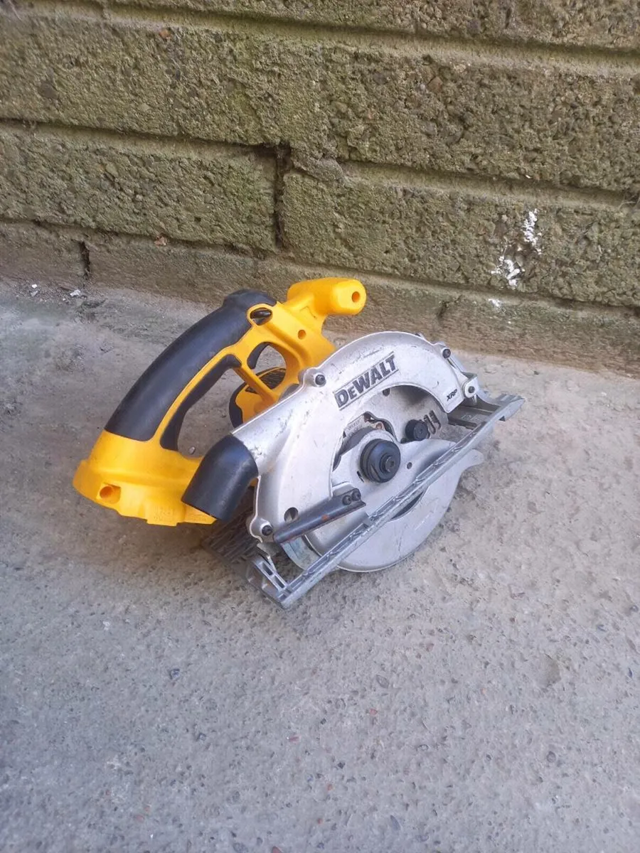 DeWalt Cordless Skilsaw - Image 4