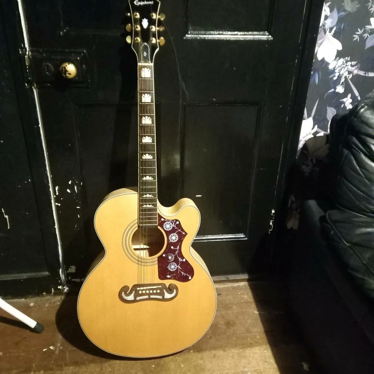 Epiphone Jumbo EJ-200SCE acoustic guitar - Image 1