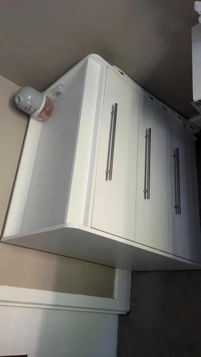 Dresser \ changing table - Image 1