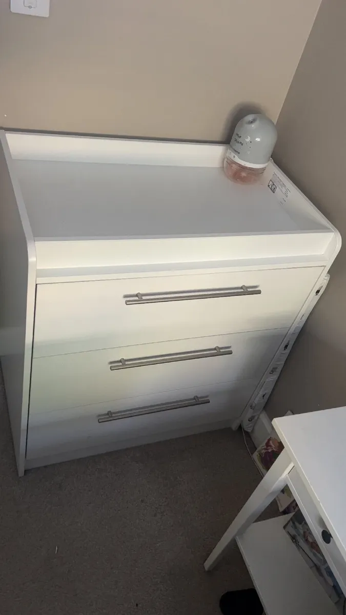 Dresser \ changing table - Image 2