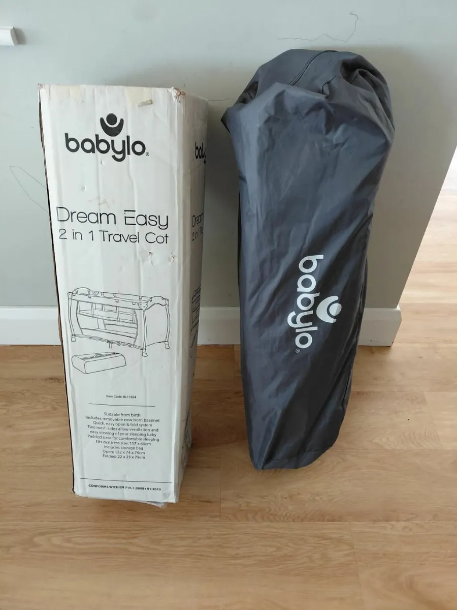 Travel cot - Image 1