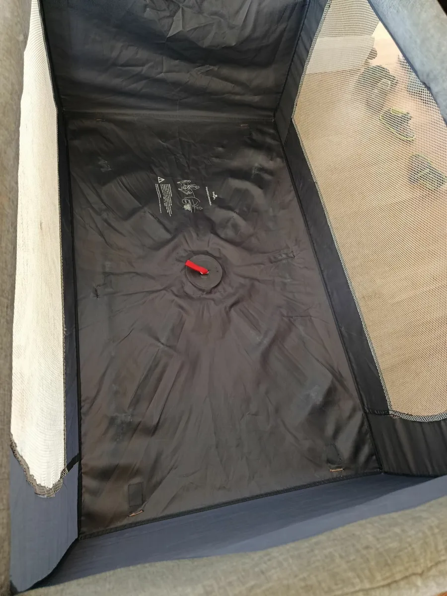 Travel cot - Image 2