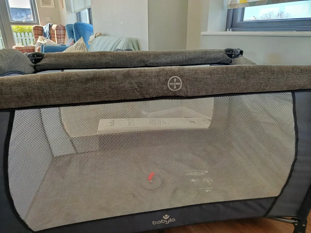 Travel cot - Image 4