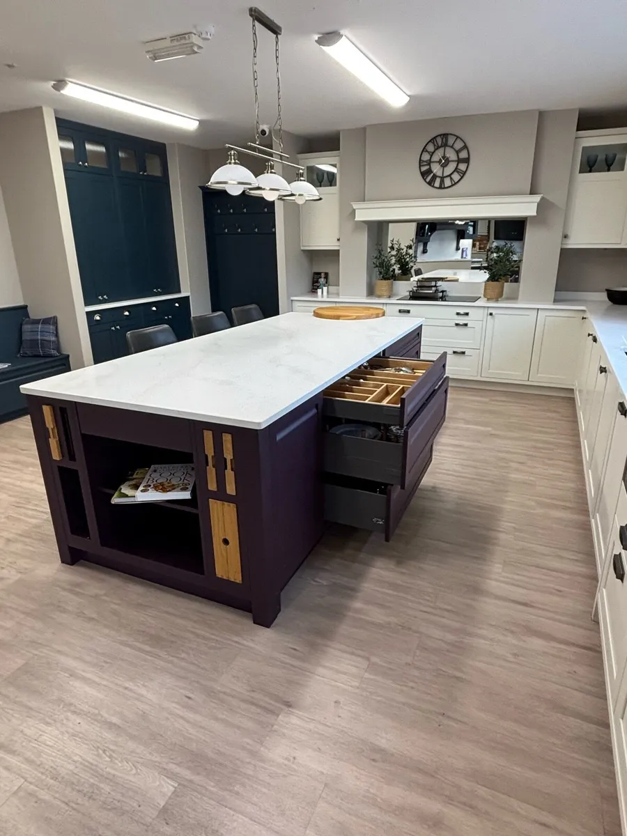 Ex display island unit and coffee /tea station - Image 3